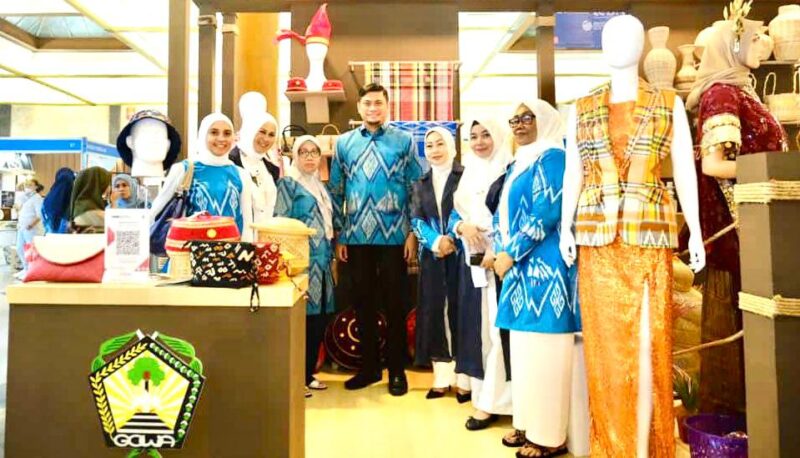 Bupati Gowa, Dr. Adnan Purichta Ichsan, SH, MH, Bersama Ketua Dekranasda, Priska Paramita, Hadiri Opening Ceremony Inacraft, di Jakarta Convention Center, Rabu 1 Maret 2023