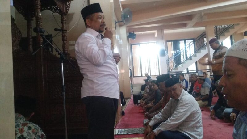 Ketgamb: HM. Rusli Efendi sedang memberikan tauziyah kepada Jamaah dhuhur Masjid Besar Al=Abrar, Sela 7 Maret 2023 (foto/syakhruddin)