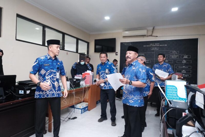 Wakil Bupati Gowa, H. Abd Rauf Malaganni, Melakukan Inspeksi Mendadak (Sidak) Kehadiran Aparatur Sipil Negara (ASN) di Lingkup Pemerintah Kabupaten Gowa, di Bulan Suci Ramadhan, Jum'at 24 Maret 2023