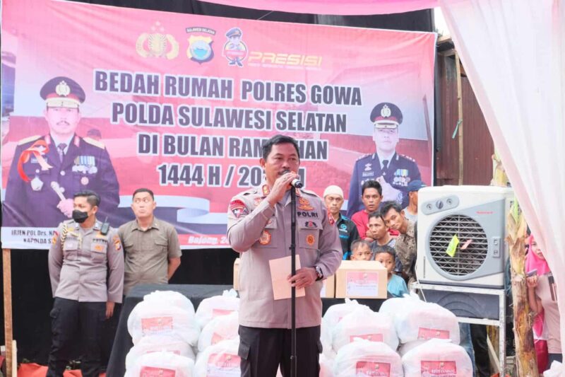 Kapolda Sulsel, Irjen Pol. Drs. Nana Sudjana, Menghadiri Peresmian Bedah Rumah Milik Warga, di Kampung Bara-Bara Majannang, Kabupaten Gowa, Jum'at 24 Maret 2023.