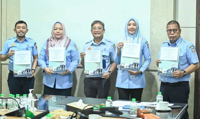 Direksi Perumda Air Minum Kota Makassar, Berhasil Mencatatkan Laba Positif, dari Kantor Akuntan Publik, Selasa 14 Maret 2023