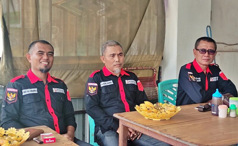 Komisioner Panwascam Maniangpajo, Tenripallawarukka Divisi penanganan pelanggaran dan penyelesaian Sengketa, Barliang Divisi hukum, pencegahan, partisipasi Masyarakat, dan hubungan Masyarakat, Syafruddin Menroja Divisi sumber daya manusia, organisasi, data, dan informasi