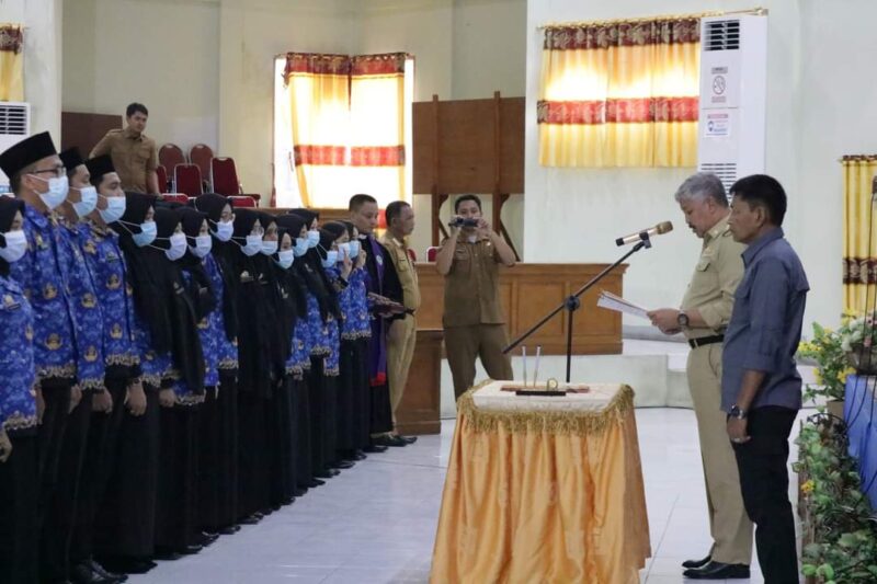 Bupati Pinrang melantik dan mengambil Sumpah 73 CPNS menjadi PNS