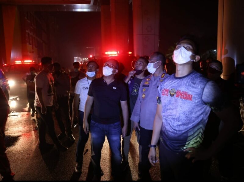 Wali Kota Makassar, Ir. Moh. Ramdhan Pomanto, Turun Langsung Memantau Kebakaran di Trans Studio Mall (TSM), di Jalan Tanjung Bunga, Senin 24 April 2023