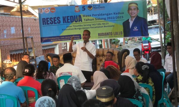 Ketua DPRD Kota Makassar, Rudianto Lallo, Menyerap Aspirasi Warga di Kelurahan Bunga Ejaya, Rabu 12 April 2023.