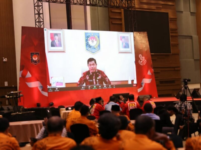 Sekjend Kemendagri, Suhajar Diantoro, Saat Menyampaikan Sambutan Via Zoom, di Hadapan Perserta Hari Peringatan OTDA ke-27, Kamis 13 April 2023