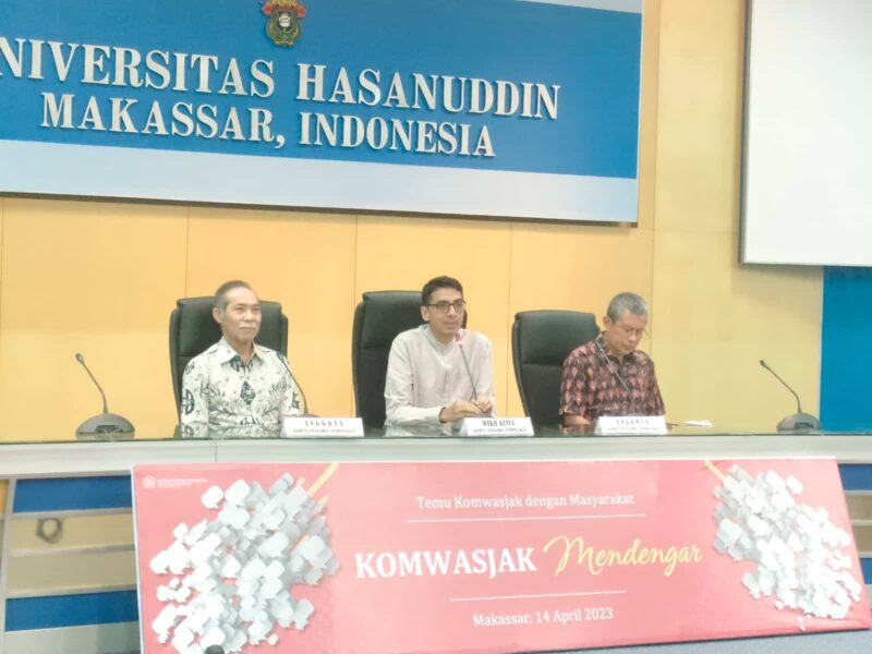 Wakil Ketua Komite Pengawas Perpajakan (Komwasjak), Dr. Zainal Arifin Mochtar, SH, LLM, Memberikan Sambutan di Hadapan Peserta Komwasjak Mendengar, di Ruang Senat Universitas Hasanuddin, Kamis 14 April 2023