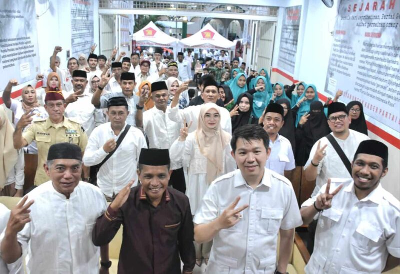 Ketua DPC Partai Gerindra Kota Makassar, Melakukan Buka Puasa Bersama dengan Jajaran Pengurus, di Kantor Sekretariat, Jalan Raya Pendidikan, Minggu 16 April 2023