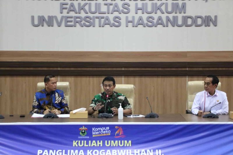 Panglima Komando Gabungan Wilayah Pertahanan II, Marsekal Madya TNI Andyawan Martono, Membawakan Kuliah Umum di Hadapan Mahasiswa Fakultas Hukum, di Baruga Prof. Dr. Baharuddin Lopa, SH, Selasa 11 April 2023
