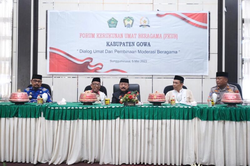 Wakil Bupati Gowa, H. Abd Rauf Malaganni, Membuka Dialog Umat Beragama dan Pembinaan Moderasi Beragama, yang Dilaksanakan Forum Kerukunan Umat Beragama (FKUB), di Aula Kantor Kementerian Agama Gowa, Jum'at 5 Mei 2023