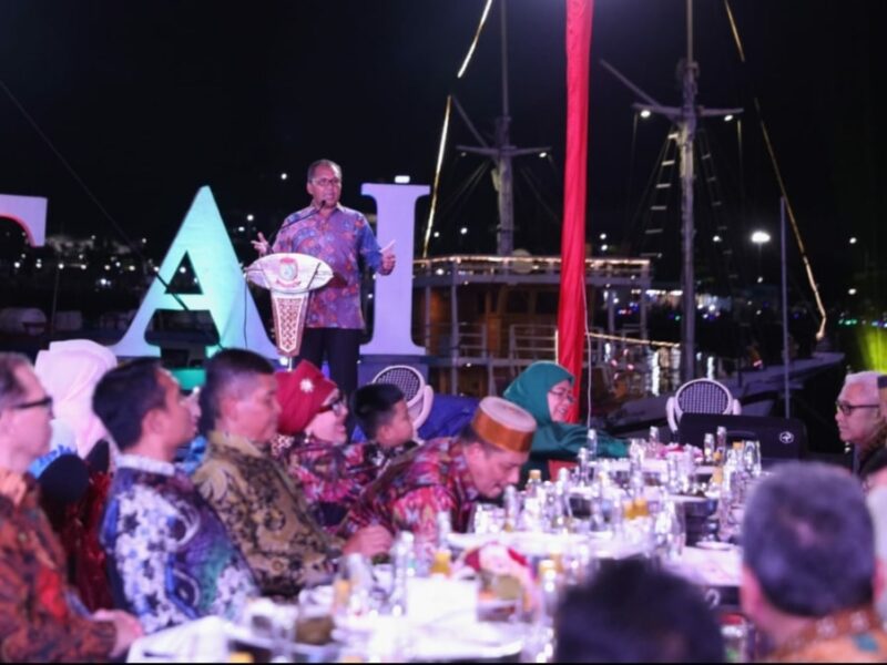 Wali Kota Makassar, Ir. Moh. Ramdhan Pomanto, Menghadiri Pertemuan Saudagar Bugis Makassar, di Anjungan Pantai Losari, Minggu 30 April 2023.