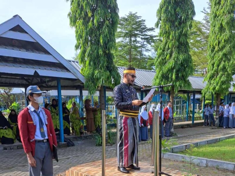 Kepsek SMAN 10 Makassar Gaungkan Merdeka Belajar di Peringatan Hardiknas 2023
