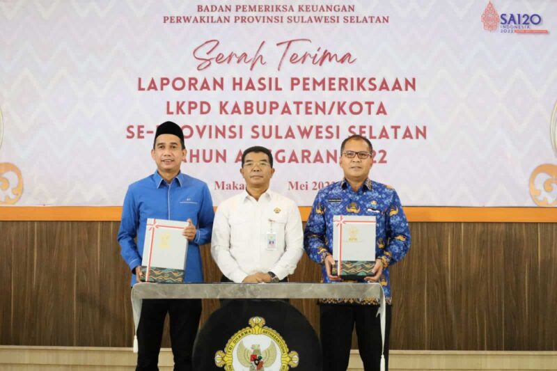 Wali Kota Makassar, Ir. Moh. Ramdhan Pomanto, Menerima Laporan Hasil Pemeriksaan (LHP) Laporan Keuangan Pemerintah Daerah (LKPD) dari BPK Perwakilan Sulsel, Rabu 17 Mei 2023