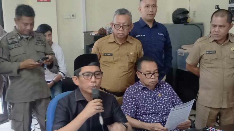 Legislator DPRD Kota Makassar, Muchlis Misbah, Menemui Perwakilan Demonstran, Selasa 13 Juni 2023