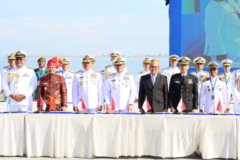 Wali Kota Makassar, Ir. Moh. Ramdhan Pomanto Bersama Panglima TNI, Laksamana Yudo Margono, Membuka Secara Resmi Event MNEK, di Pelabuhan Soekarno Hatta, Senin 5 Juni 2023
