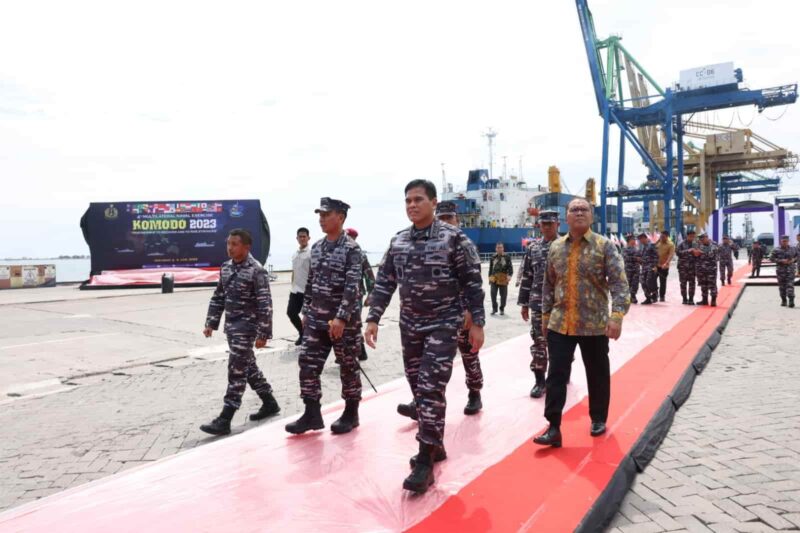 Wali Kota Makassar, Ir. Moh. Ramdhan Pomanto, Mendampingi Kepala Staf Angkatan Laut (KSAL), Laksamana TNI Muhammad Ali, Meninjau Lokasi Opening Ceremony MNEK, di Dermaga Pelabuhan Soekarno Hatta, Minggu 4 Juni 2023