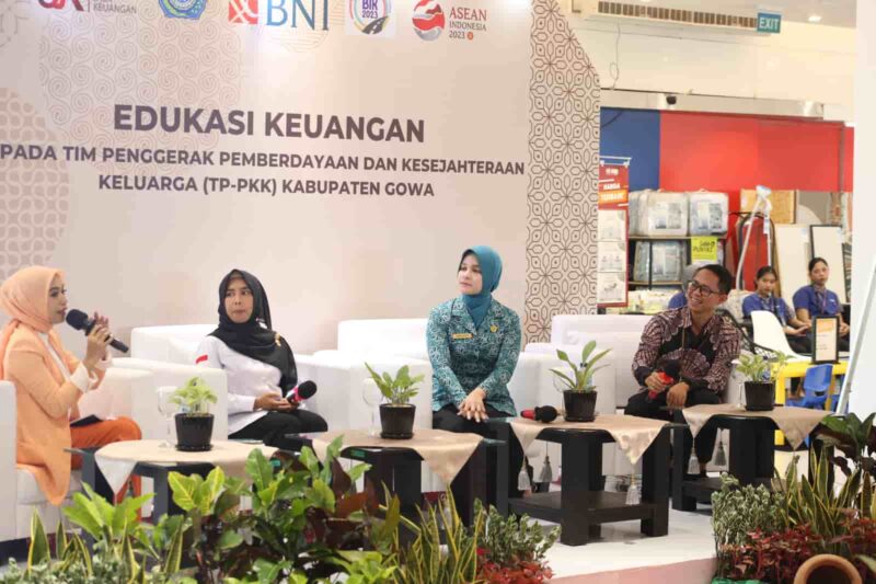 Ketua TP PKK Kabupaten Gowa, Priska Paramita Adnan, Menggelar Edukasi Keuangan, di Living Plaza, Jalan Tun Abdul Razak, Selasa 27 Juni 2023