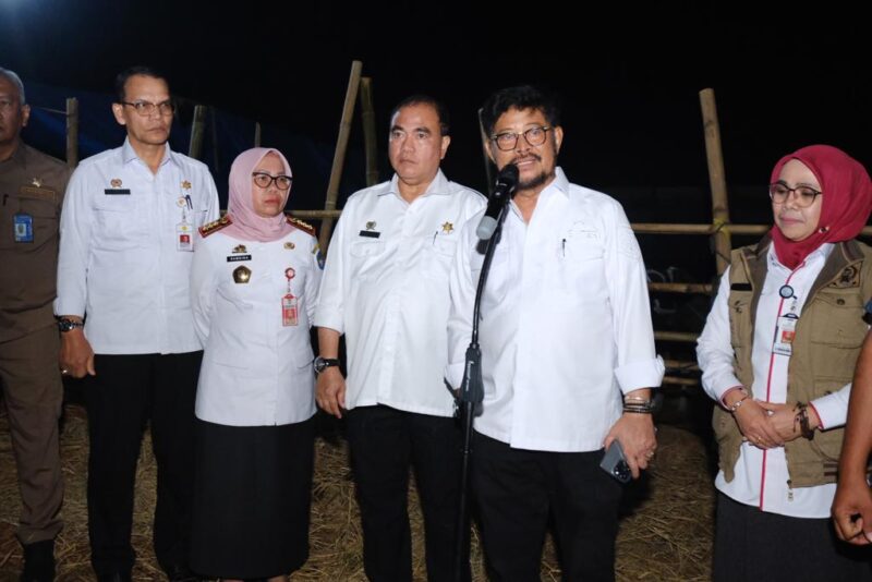 Sekretaris Daerah Kabupaten Gowa, Kamsina, Mendampingi Mentan RI, Syahrul Yasin Limpo, Tinjau Hewan Qurban, di CV Ihwana Putri Perdana, Rabu 21 Juni 2023.