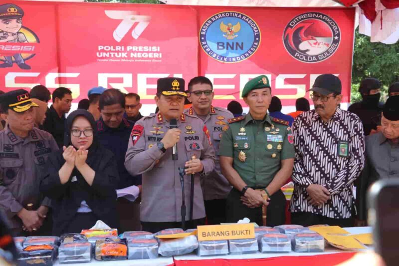 Kapolda Sulsel, Irjen Pol Setyo Boedi Moemponi Harso, Gelar Pemusnahan Barang Bukti Kasus Narkotika, di Mapolda Sulsel, Kamis 8 Juni 2023