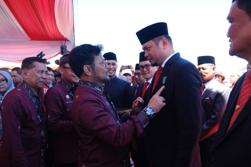 Bupati Gowa, Adnan Purichta Ichsan, Menerima Penghargaan Satyalancana Wira Karya, di Kota Padang, Sabtu 10 Juni 2023