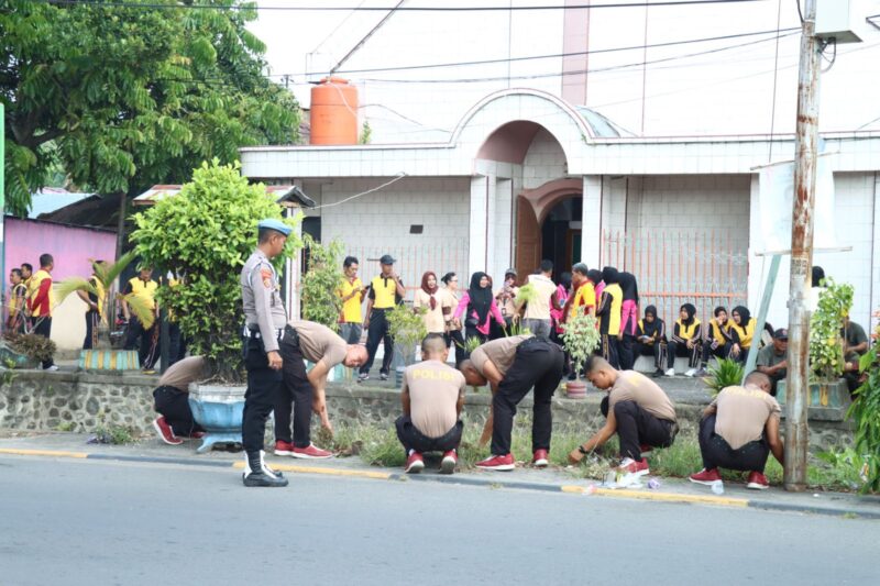 Personil polres Pinrang laksanakan bakti sosial di tempat tempat ibadah