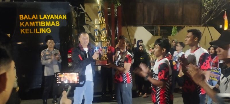 Kapolres Pinrang AKBP Santiaji Bersama jajaran menyambut bahagia team Bola Volly Pinrang yang telah menjuarai turnamen bola Volly Kapolda Cup