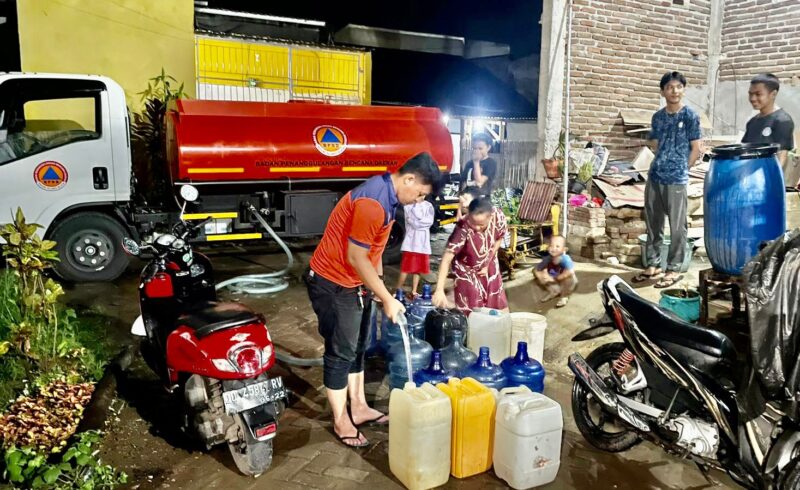 BPBD Sulsel Bantu Distribusi Air Bersih di Ratusan Rumah Warga di Kompleks Kodam 3 Makassar