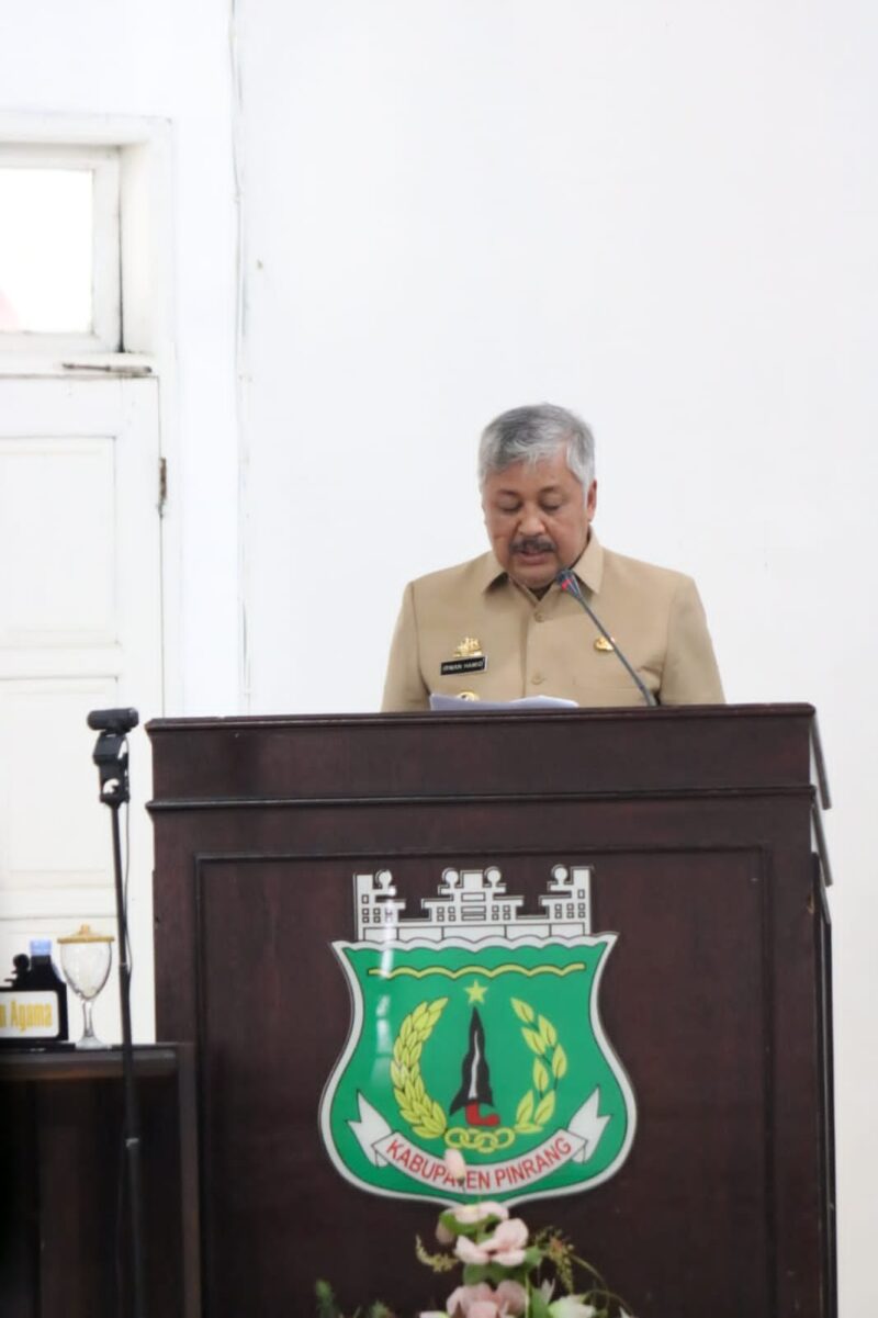 Bupati Pinrang Irwan Hamid memberikan sambutan pada rapat paripurna DPRD Pinrang