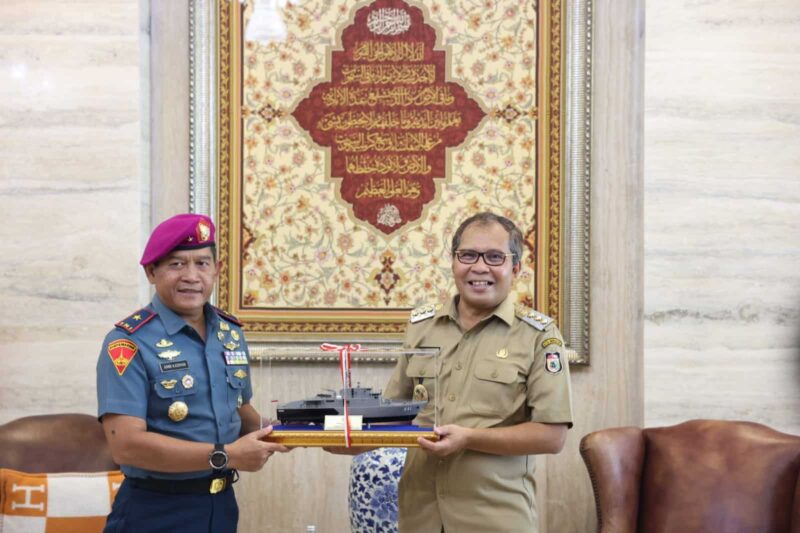 Wali Kota Makassar, Ir. Moh. Ramdhan Pomanto, Menerima Kunjungan Danlantamal VI Makassar, Brigjen TNI (Mar), Amir Kasman, di Kediaman Pribadinya, Selasa 27 Juni 2023