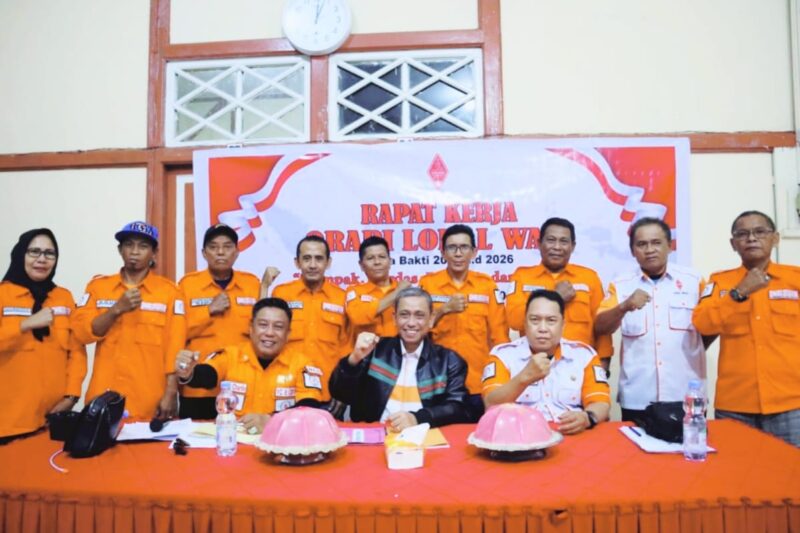 Bupati Wajo Amran Mahmud yang juga merupakan Ketua Orlok Kabupaten Wajo saat memberikan sambutan dan membuka Rapat Kerja ORARI Lokal Wajo yang digelar di Malino, Kabupaten Gowa, Minggu (24/6/2023) malam