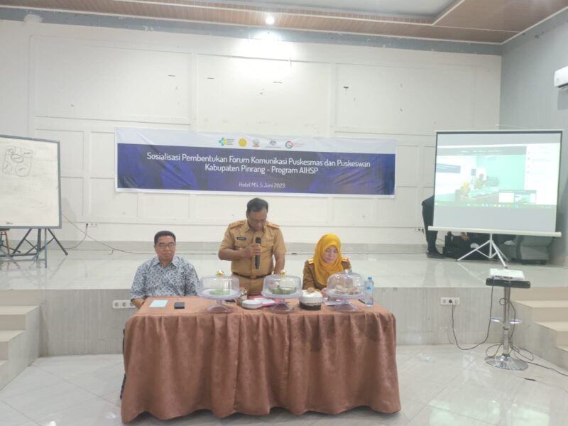 Asisten Ekonomi Pembangunan  Rahman Usman mewakili Bupati Pinrang buka Sosialisasi pembentukan forum komunikasi puskesmas dan puskeswan