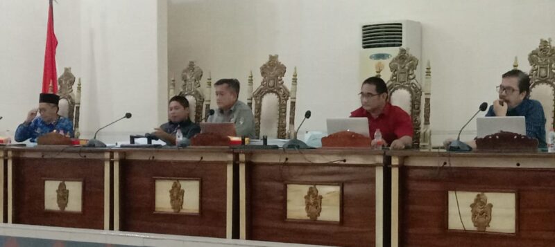 Dewan Perwakilan Rakyat Daerah (DPRD) Kabupaten Wajo, menggelar Diskusi Publik Rancangan Perda (Ranperda) Pajak Daerah, Senin (17/07/2023) di lantai II ruang Rapat Paripurna DPRD Wajo