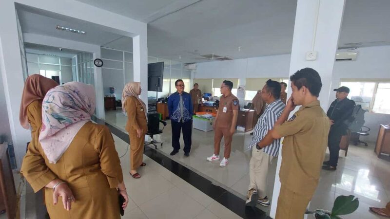 Sekretaris Dinas Pendidikan Provinsi Sulsel, Dr. Andi Ibrahim, S.Pd, M.Pd, Menyapa Pegawai dan Staf Disdik Sulsel, Selasa 11 Juli 2023