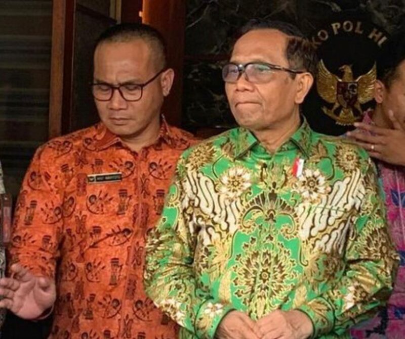 Mahfud MD Menteri Koordinator Politik, Hukum, dan Keamanan  tegaskan Pondok Pesantren Al-Zaytun tidak akan dibubarkan oleh pemerintah