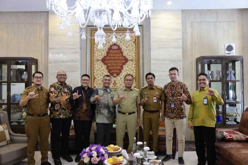 Wali Kota Makassar, Ir. Moh. Ramdhan Pomanto, Melakukan Penandatanganan Nota Kesepakatan Bersama (MoU), antara Pemkot Makassar dengan PT Bank Mandiri (Persero), Senin 31 Juli 2023