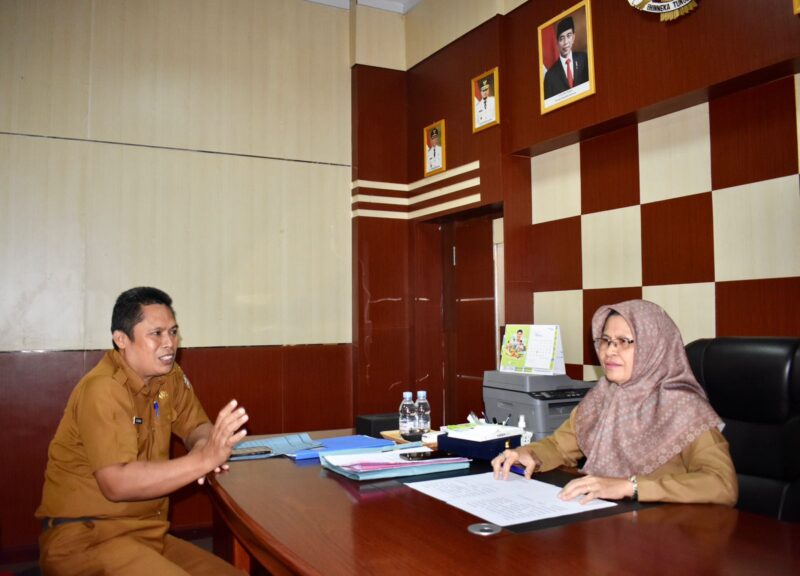 Sekretaris Badan Pengelolaan Keuangan dan Pandapatan Daerah (BPKPD) Kabupaten Wajo Andi Sahlan SE, AK, M.Si bersama Sekda Wajo Ir Armayani M.Si 
