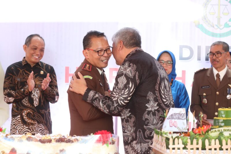 Bupati Pinrang di dampingi Ketua DPRD disambut Kajari Pinrang
