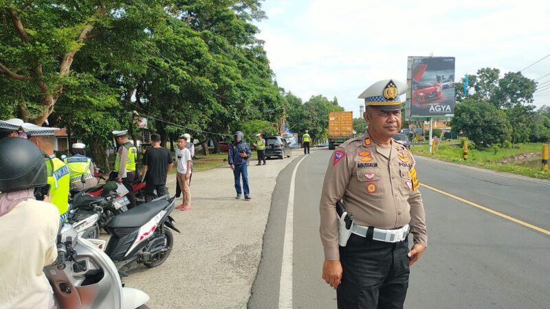 Kasat lantas Polres Pinrang AKP. Agussalim pimpin Operasi Pallawa di hari kelim