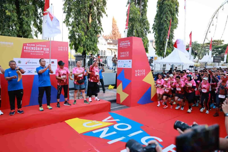Wali Kota Makassar, Ir. Moh. Ramdhan Pomanto, Melepas Peserta Runners Bank Jateng Friendship Run (BJFR), di Monumen Mandala, Minggu 20 Agustus 2023