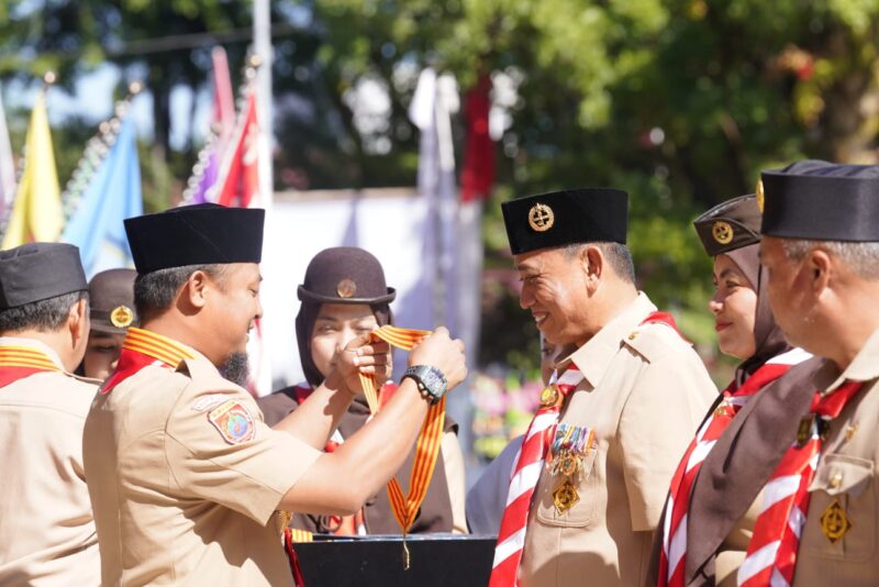 Bupati Wajo, Amran Mahmud selaku Ketua Kwartir Cabang (Kwarcab) Gerakan Pramuka Kabupaten Wajo kembali meraih penghargaan tingkat Nasional. Penghargaan tersebut diterima langsung oleh Amran Mahmud yang diserahkan oleh Gubernur Sulawesi Selatan, Andi Sudirman Sulaiman selaku Ketua Majelis Pembimbing Daerah (Mabida) Gerakan Pramuka Provinsi Sulawesi Selatan pada Apel Besar Gerakan Pramuka yang digelar di Lapangan Upacara Rujab Gubernur Sulsel, Makassar, Senin (7/8/2023)
