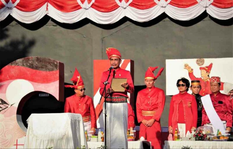 Ketua DPRD Kota Makassar, Rudianto Lallo, Membacakan Teks Proklamasi Peringatan HUT RI ke-78, di Anjungan City of Makassar, Kamis 17 Agustus 2023