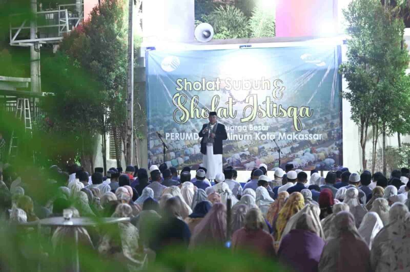 Perumda Air Minum Kota Makassar, Menggelar Shalat Istisqa, di Kantor Pusat Jalan Dr. Ratulangi, Jum'at 1 September 2023.