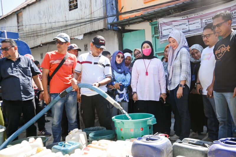 Indira Mulyasari mendampingi Wakil Wali Kota Makassar, Fatmawati Rusdi mengunjungi Kelurahan Camba Berua Kecamatan Ujung Tanah, Sabtu (02/09/2023)
