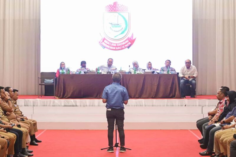 Direktur Utama Perumda Air Minum Kota Makassar Beni Iskandar, Menghadiri Rapat Koordinasi dengan Wali Kota Makassar, di DP Hall Jalan Amirullah, Senin 4 September 2023