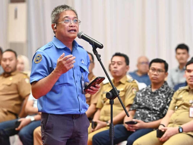 Direktur Utama Perumda Air Minum Kota Makassar, Beni Iskandar, Menyampaikan Laporan Kepada Wali Kota, Terkait Penanganan Krisis Air Bersih, Senin 4 September 2023