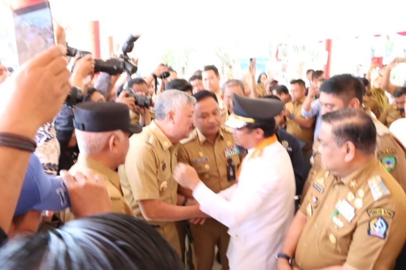 Bupati Pinrang Irwan Hamid Bersama seluruh Bupati / Walikota se – Provinsi Sulawesi Selatan menghadiri Apel Akbar dalam rangka Pelepasan tugas Gubernur Sulawesi Selatan