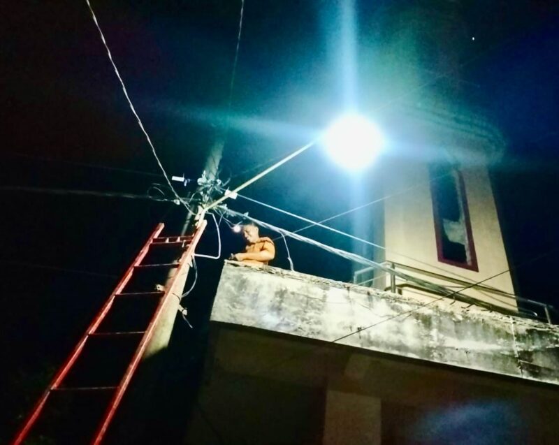 Akbar Hasan Caleg Provinsi PAN Dapil VI, Bantu Lampu Jalan, Warga Pamelakang jenne, Advertorial, Kec Lau Bahagia