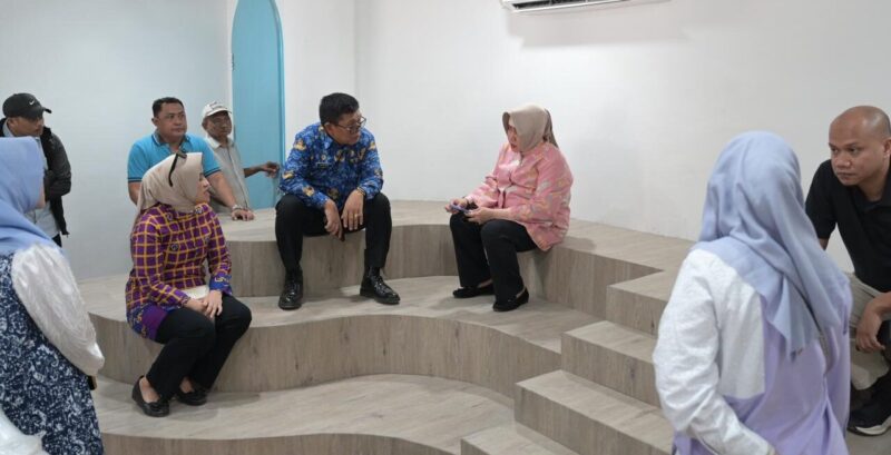 Bunda PAUD Kota Makassar, Indira Yusuf Ismail, Didampingi Kepala Dinas Pendidikan, Muhyiddin, Meninjau Kondisi Bangunan Baru Sekolah PAUD, di Kecamatan Mariso, Selasa 17 Oktober 2023