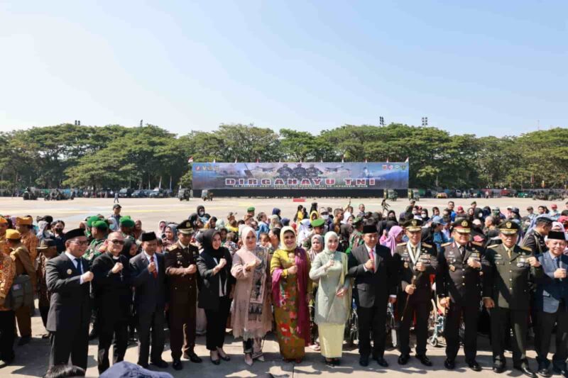 Wali Kota Makassar, Ir. Moh. Ramdhan Pomanto, Menghadiri Upacara, Parade dan Defile HUT TNI ke-78, di Lapangan Karebosi, Kamis 5 Oktober 2023