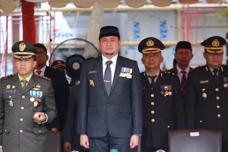 Bupati Gowa, Adnan Purichta Ichsan, Menghadiri HUT Bhayangkara ke-77, di Lapangan Upacara Kantor Bupati Gowa, Sabtu 1 Juli 2023